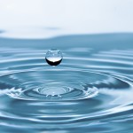 https://pixabay.com/fr/photos/goutte-d-eau-baisse-impact-rides-578897/