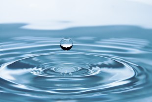 https://pixabay.com/fr/photos/goutte-d-eau-baisse-impact-rides-578897/
