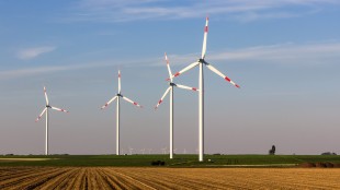 Die mögliche Überarbeitung der raumordnerischen Genehmigungsverfahren von Windkrafträdern in der DG vor dem Hintergrund der Abhängigkeit Belgiens von Energieimporten